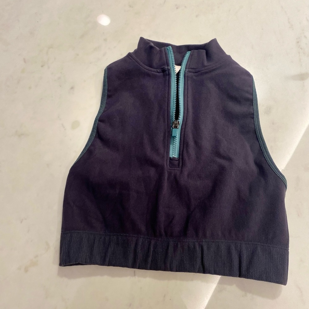 Fabletics SPORTS BRA from Madeleine Petsch line
